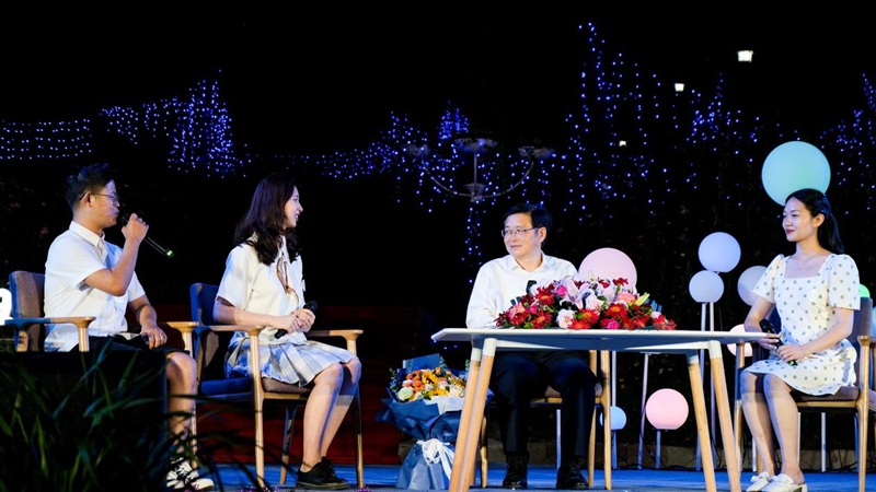 党委书记刘毅带来“最后一课”_副本.jpg